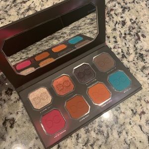 Brand new beautiful 8 eyeshadow palette, vivid!